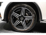 メルセデスの認定中古車「サーティファイドカー」では、万一お車が故障した場合も、ご購入後1年間もしくは2年間※は走行距離にかかわらずメルセデス・ベンツ正規サービスネットワークで無料修理いたします