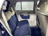 【後部座席】大人が座っても余裕のある広さです!!頭上や足元のスペースも広く取ってあります!
