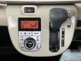 インパネにシフトレバーがございます^^空間を広く使うことができ、ハンドルにも近いため操作性にも優れています☆