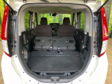 普段のお買い物や通勤、送迎等に十分な荷室スペースを確保しております。セカンドシートを倒すと、大きな荷物の積載も可能です♪