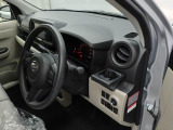 カップホルダーは運転席や助手席からちょうど手の届く位置です!!