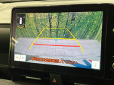 【バックカメラ】駐車時に後方がリアルタイム映像で確認できます。大型商業施設や立体駐車場での駐車時や、夜間のバック時に大活躍!運転スキルに関わらず、今や必須となった装備のひとつです!