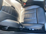サポートのきいたスポーツシートですので、長時間の運転でも快適にお過ごしいただけます。
