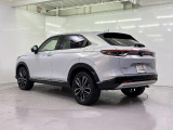令和5年式のヴェゼルハイブリッド入庫!!ホンダコネクトディスプレイ!!マルチビューカメラ!!ブラインドスポットインフォメーション!!後退出庫サポート!!ETC2.0!!ワイヤレス充電器!!電動ゲート!