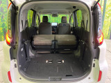 普段のお買い物や通勤、送迎等に十分な荷室スペースを確保しております。セカンドシートを倒すと、大きな荷物の積載も可能です♪