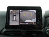 【アラウンドビューモニター】まるで車を空から見たような映像が映るので車両周辺の安全確認も一目でできます!小さなお子様や障害物も確認できるので、運転のし易さだけではなく事故防止にも役立ちます♪