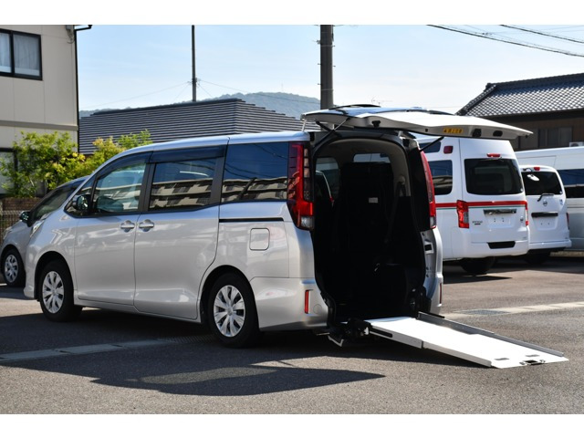 ノア2.0 X ウェルキャブ スロープタイプII サードシート付