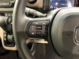 ステアリングにオーディオ操作スイッチが付いています。オーディオ画面に直接タッチしなくても操作が出来ますので、運転に集中できます。