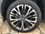 ボディースタイルにマッチした純正アルミホイールです!