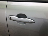 スマート機能付き運転席ドアハンドルです!!左側も同様です♪