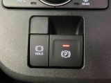 【電動パーキングブレーキ+オートブレーキホールド機能】 指先だけで簡単に操作が可能なパーキングブレーキ、スイッチを押すとブレーキペダルから足を離してもブレーキを保持できるオートブレーキホールド搭載