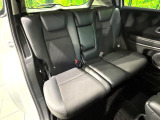 後部座席も気になるようなキズ・汚れやへたり等、大きなダメージはなく、良好な状態です。