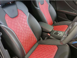 サスペンションはフロントがマクファーソンストラット式、リアはquattroに対応するためマルチリンク式を採用。