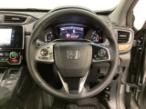 ハンドルにHondaセンシング系のクルーズコントロールやレーンキープアシストなどのスイッチと、オーディオの操作スイッチが装備されています。ハンドルから手を離さず安全に操作できます。