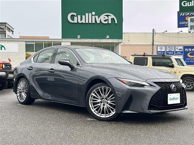 IS300h バージョンL 4WD本革シート