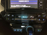オートエアコンです。車内を設定温度に保ち、快適空間をキープします。