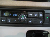 オートエアコン付きです☆温度を設定すれば自動で調節してくれる優れモノ♪♪