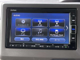 CD/DVD、USB、ブルートゥース、フルセグTV視聴可能です。CD録音もできます。