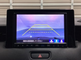 バックでの車庫入れも安心です! リアカメラが付いているバックモニター付のナビを装備しております。操作線もついており距離感も画面から確認できます。