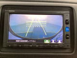バックでの車庫入れも安心です! リアカメラが付いているバックモニター付のナビを装備しております。操作線もついており距離感も画面から確認できます。