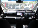 インパネ周りのお写真です。視界が広く、運転もしやすくなっております。
