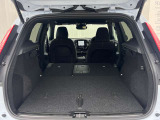すべてのシートを倒せば車中泊もお手の物。フルフラットで段差も気にならず、快適にお使いいただけます。