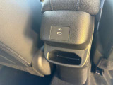 後席用にスマホ等の充電が出来る端子があります!
