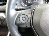 ハンドルを握ったままでオーディオの各種操作や車両情報の切替ができるので安全です。