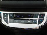 オート機能付きカーエアコンを搭載しております。
