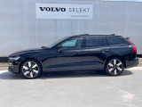 V60PHVロングレンジ 充電口は左のフロントフェンダーに設置。搭載される容量18.8kWhの駆動用リチウムイオンバッテリーは、200V 16Aの普通充電で空の状態から4.5〜5時間で満充電に至る。