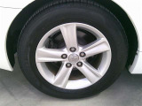 純正16インチアルミホイール!ボディにバッチリ合ってます!