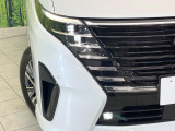【LEDヘッドライト】悪天候や夜間走行時も良好な視界を確保し安心して運転できる高輝度LEDヘッドライトを装備!点灯速度が早く、消費電力も抑えられています。