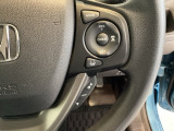 ハンドルにHondaセンシング系のクルーズコントロールやレーンキープアシストなどのスイッチが装備されています。ハンドルから手を離さず安全に操作できます。