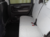 後席も足元広々で快適にドライブ出来ます♪