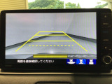 【バックカメラ】運転が苦手な方も車庫入れラクラクです!ギアをリバースに入れれば自動的に切り換わりますので、面倒な操作は不要です♪狭い駐車場もお車を傷つけず安心ですね!