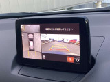 【360&deg;ビューモニター】  とても分かりやすい、クルマの上から見下ろしたような映像で、駐車サポートをしてくれます。