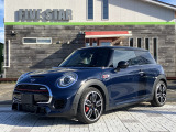 当店では、BMW MINIを中心に個性的な車の販売をしております。見ているだけでも楽しい車を展示してますので、遊びがてらにてもご来店下さい。写真画像を見ていただくとオリジナルの整備内容がご確認で出来ます。