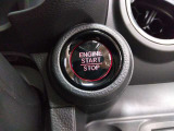 キーを回さず、ワンプッシュでエンジンのスタートストップが出来ます。ゲームやレーシングカーの感覚です。