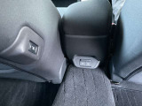 後部座席にもUSB、シートヒーターが完備されています(^^)/