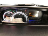 とっても見やすいメーターです。夜間時はラグジュアリーな気分にさせてくれる照明が魅力ですので、夜のドライブも楽しみになりますよ♪