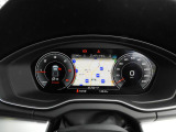 重厚感と安定感があり、同時にダイナミックさも備えるAudiの走り。機能やデザインが革新的なメーター。