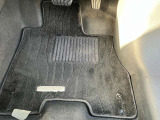 純正フロアマット付きです。