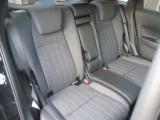 後部座席のお写真です。後席の方もゆったりおくつろぎいただけます♪