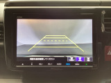 バックでの車庫入れも安心です! リアカメラが付いているバックモニター付のナビを装備しております。操作線もついており距離感も画面から確認できます。