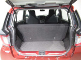 リアシートが倒れるので長尺の荷物も積むことが可能です アレンジ次第で有効活用が可能です