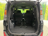普段のお買い物や通勤、送迎等に十分な荷室スペースを確保しております。3列目を跳ね上げると、大きな荷物の積載も可能です♪