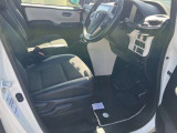 ドア開口部が広くシート座面も高く乗り降りが大変ラクです!