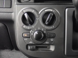 ご納車後の定期的点検に合わせて、「エンジンオイル&フィルター交換」を行うお得なメンテナンスパッケージの「安心メンテナンスパック」をおすすめしております。詳細については当店スタッフまでお尋ねください。