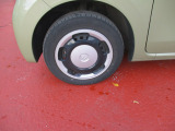 前タイヤの画像です(純正スチールホイール付)