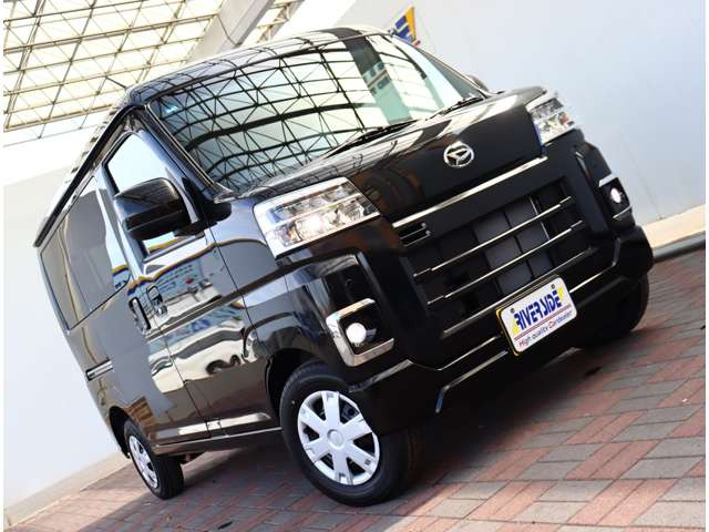 両タイヤほぼ新品　ターボライト　黒 ダイハツ ハイゼットカーゴ クルーズ ターボ 届出済未使用車 LEDライト